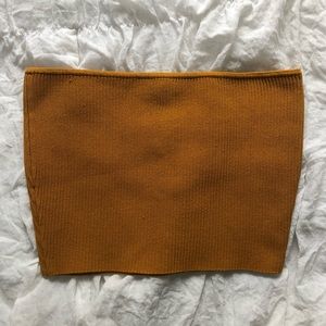 GOLD RIBBED TUBE TOP.